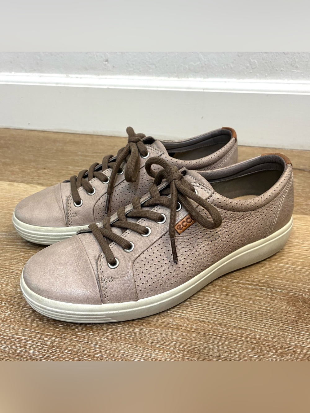 Ecco Soft 7 Men's Gray Leather Sneakers Shoes Size EU 40 
Excellent Condition